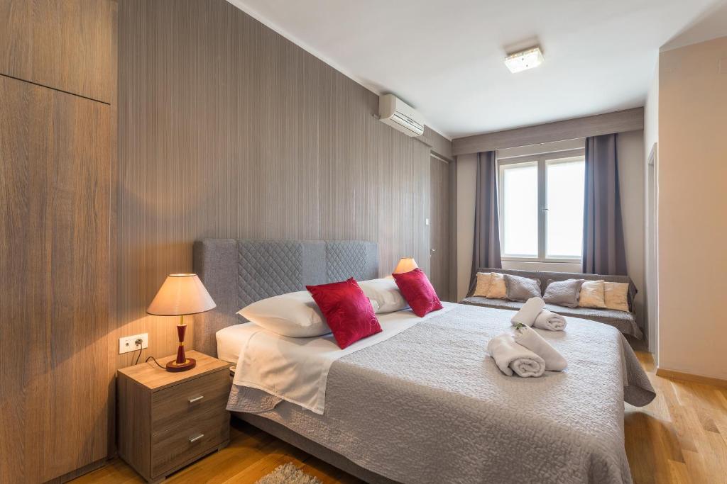 מיטה או מיטות בחדר ב-Golden Split Rooms