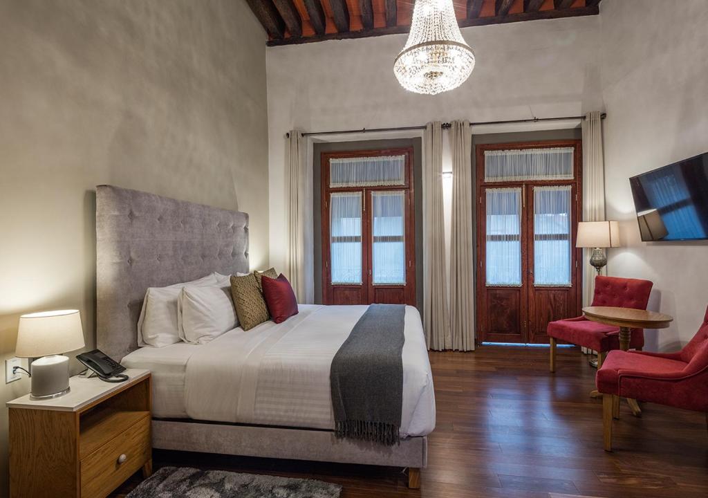 Hotel Casa Monarca - King Room With Balcony