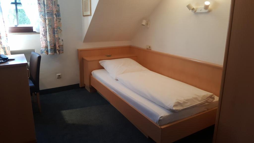 Postel nebo postele na pokoji v ubytování Arrivel am Bergson - bisher Hotel Neuner