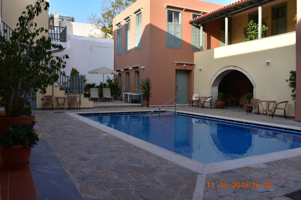 Bazén v ubytování Vecchio Hotel nebo v jeho okolí