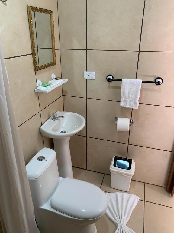 Koupelna v ubytování Le Petit Hotel