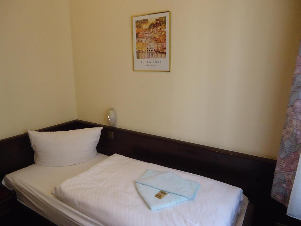 Postel nebo postele na pokoji v ubytování Hotel Marthahaus