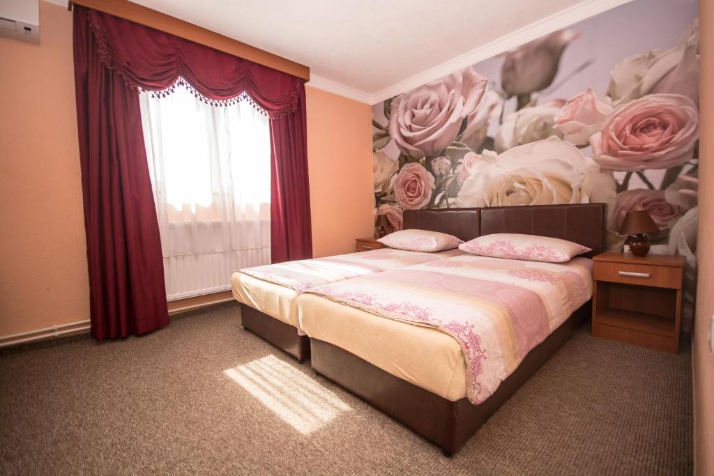 Postel nebo postele na pokoji v ubytování Hotel Drumski Raj