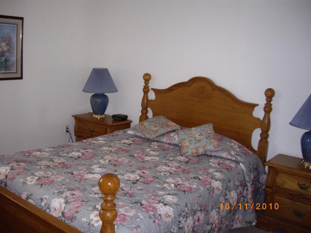 Postel nebo postele na pokoji v ubytování Lakeview Motel & Apartments