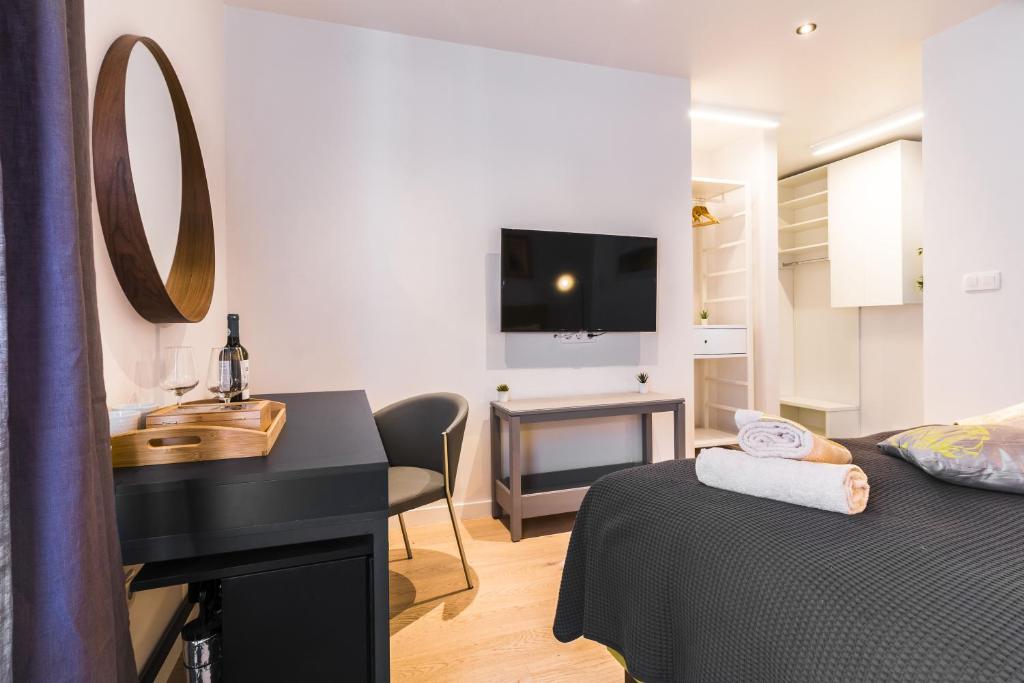 Luxury Rooms 7heaven City - Deluxe Double Room With City View