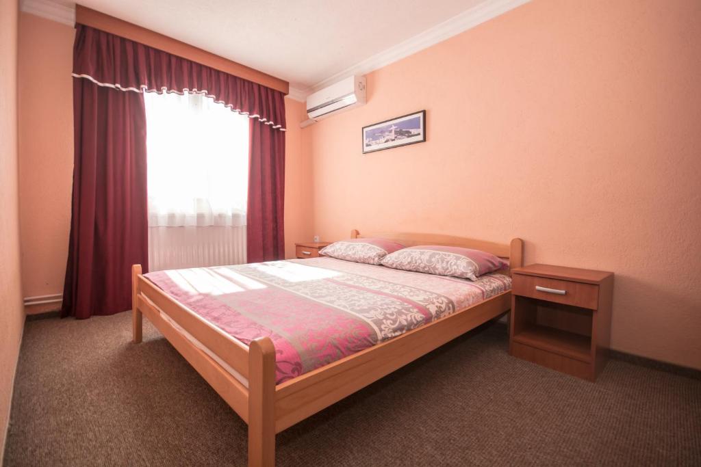 Postel nebo postele na pokoji v ubytování Hotel Drumski Raj