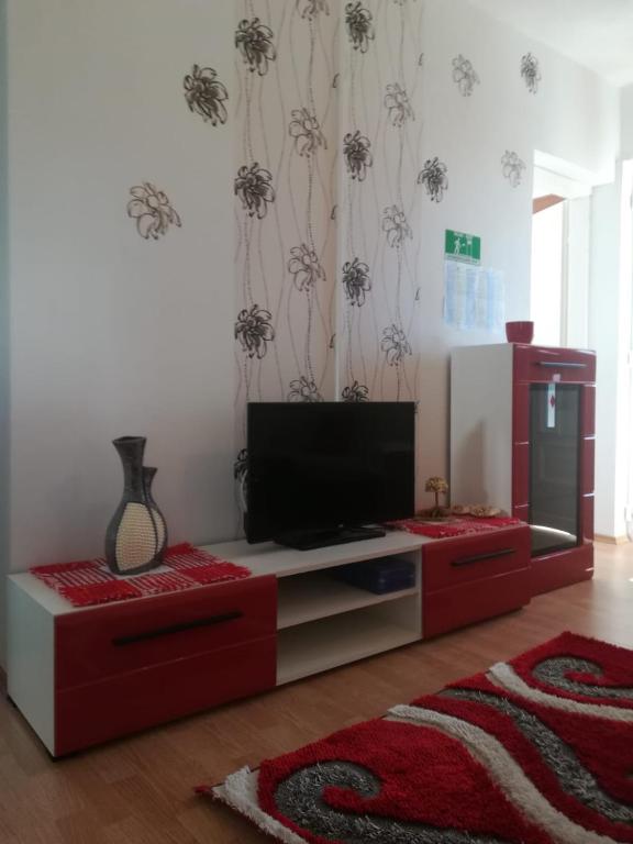 Televízia a/alebo spoločenská miestnosť v ubytovaní Apartman Aria & Amadea