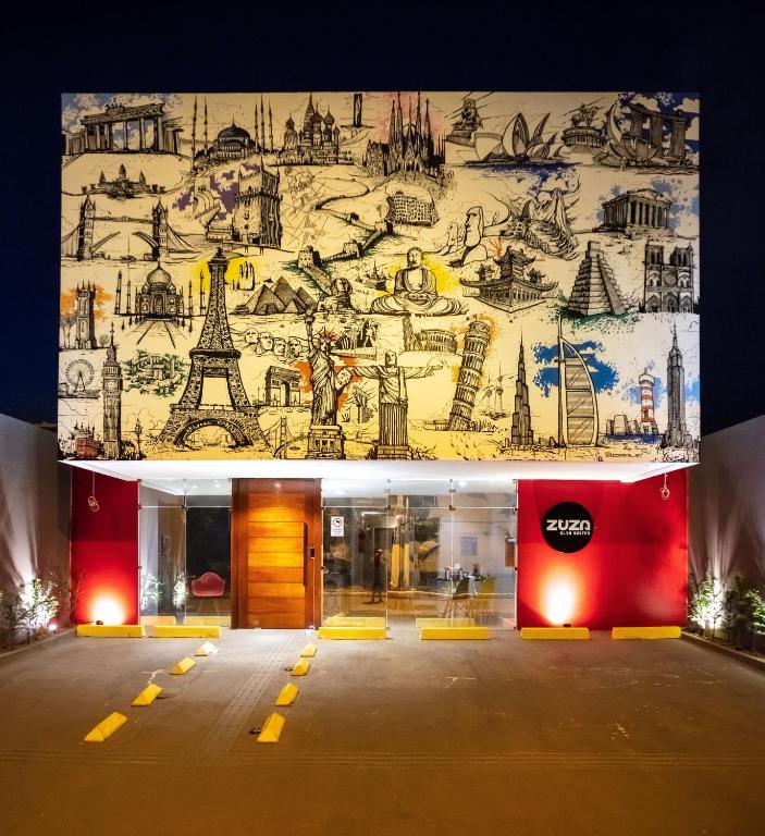 a building with a mural of the eiffel tower at Zuza Slim Suítes in Maceió