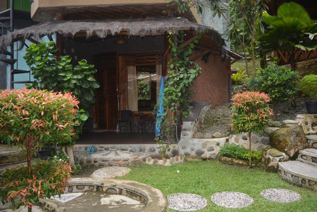 Junia Guesthouse Bukit Lawang - Bungalow Avec Patio