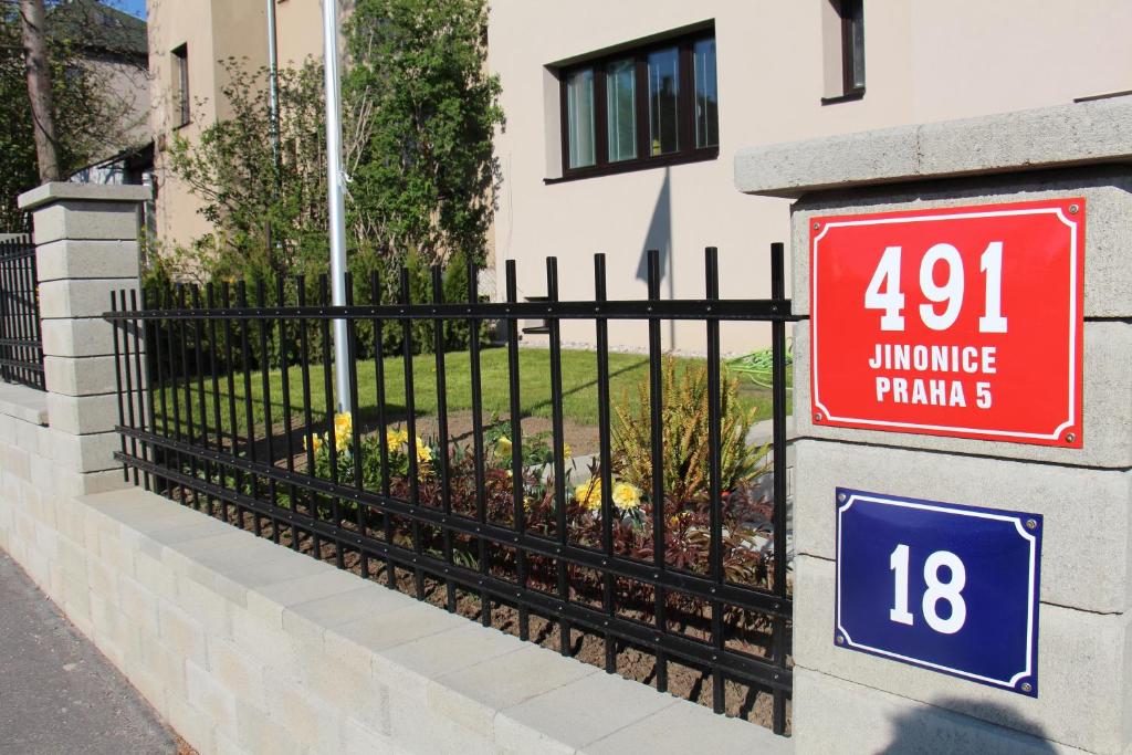 Certifikát, hodnocení, plakát nebo jiný dokument vystavený v ubytování Apartments Praha Jinonice