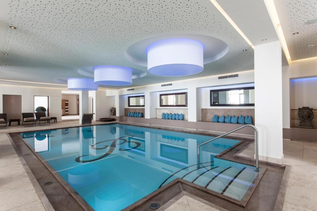 Bazén v ubytování Hotel Bergwelt nebo v jeho okolí