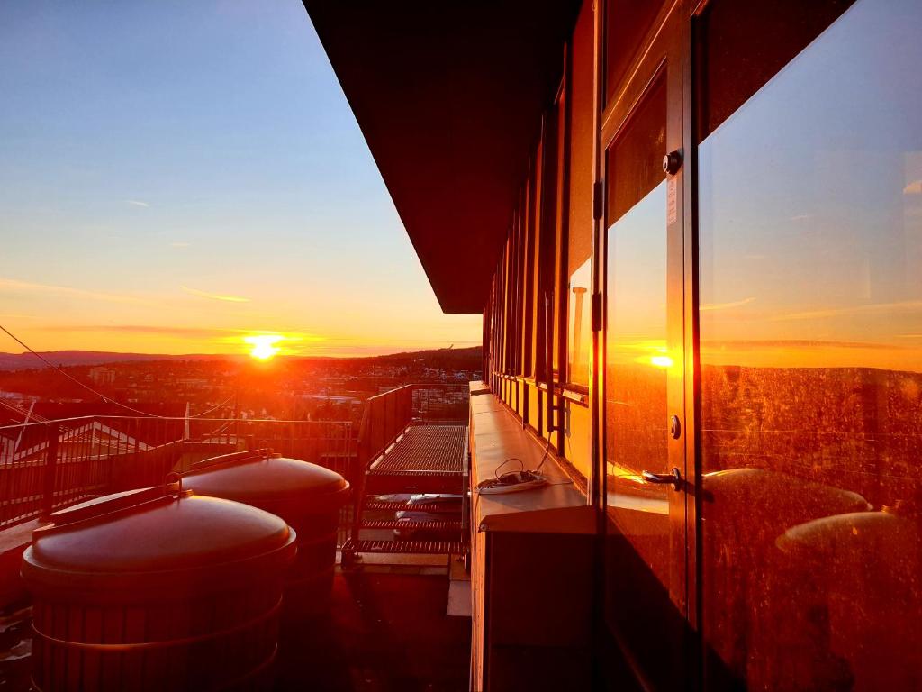 Pogled na izlazak ili zalazak sunca iz hostela