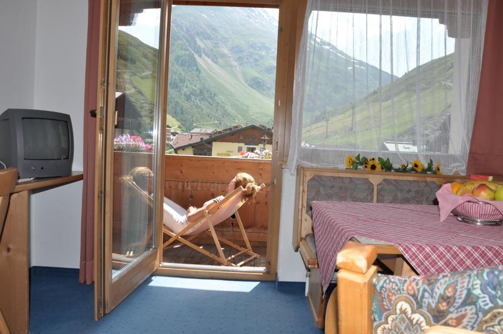 Nespecifikovaný výhled na hory nebo výhled na hory při pohledu z hotelu
