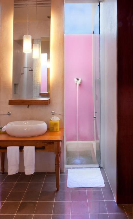 Koupelna v ubytování Rosas & Xocolate Boutique Hotel and Spa Merida, a Member of Design Hotels