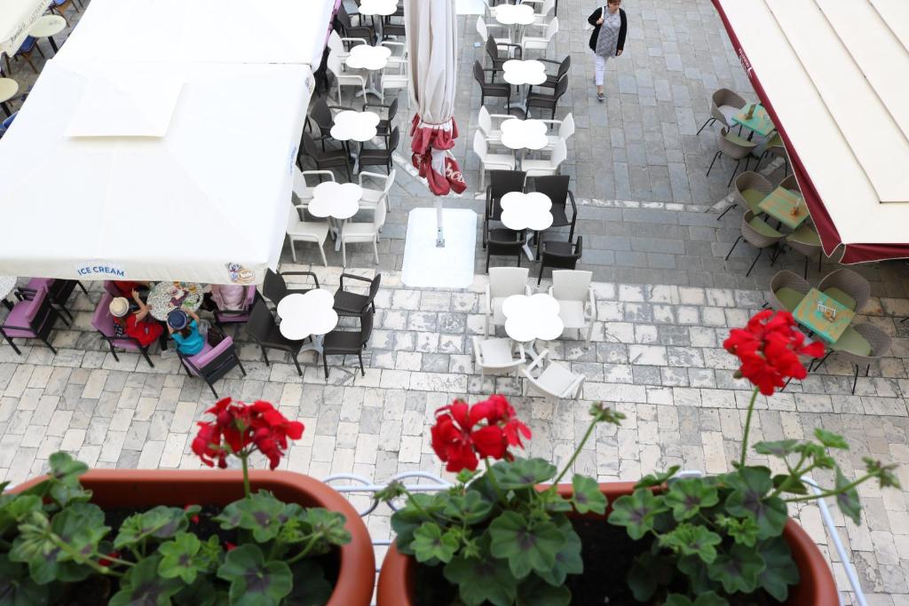 Restaurace v ubytování Trogir Square Apartment