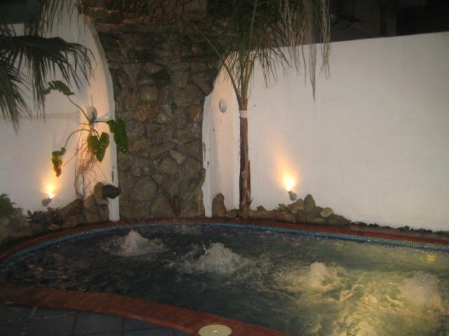 Bazén v ubytování Hotel Cocos nebo v jeho okolí