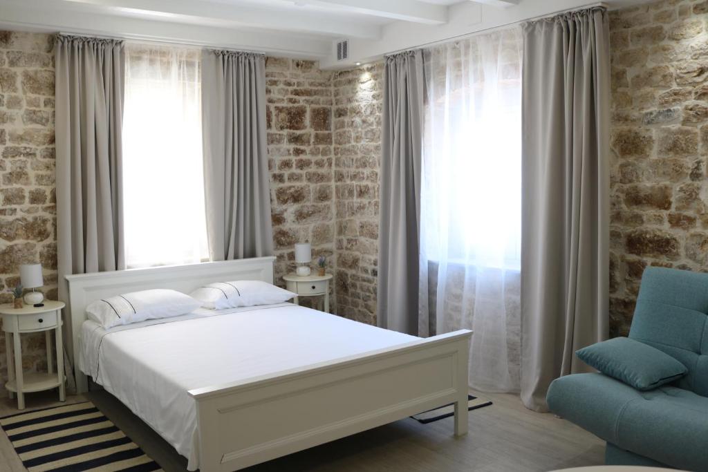 Postel nebo postele na pokoji v ubytování Trogir Square Apartment