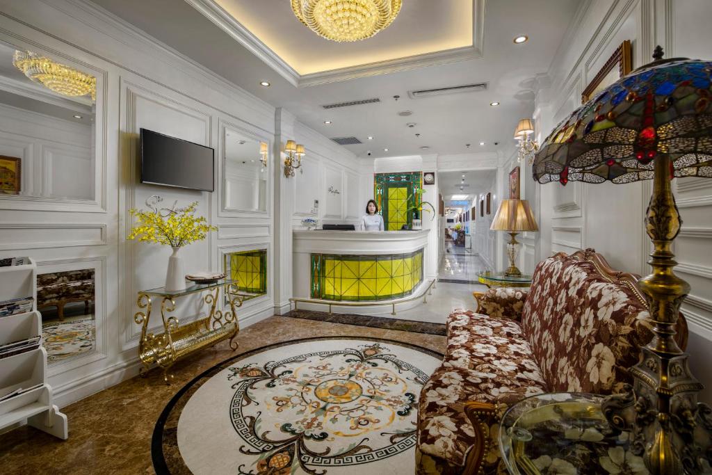 TV a/nebo společenská místnost v ubytování Silk Path Boutique Hanoi