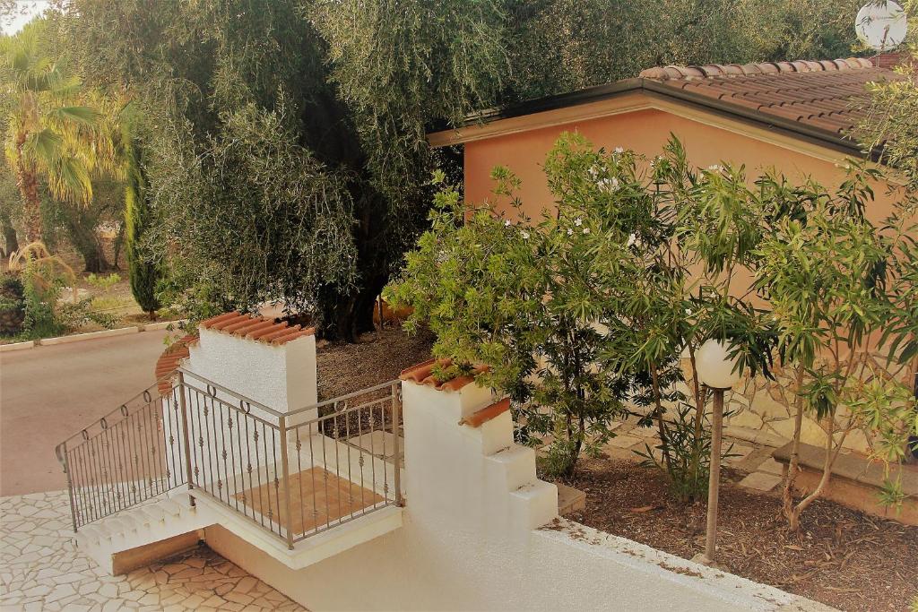 A garden outside Residence e B&B La Cappella Del Convento