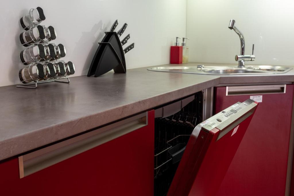 Kuchnia lub aneks kuchenny w obiekcie Prague Days - Family 2BDR apt - Garage Parking - Balcony