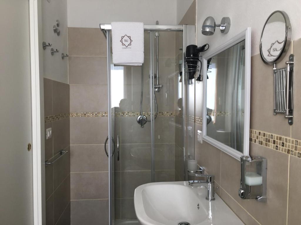 Koupelna v ubytování Su Corittu Guesthouse