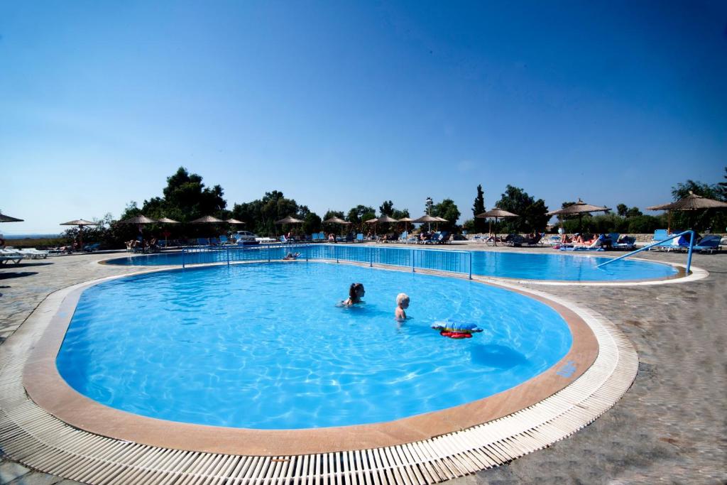 Bazén v ubytování Evripides Village nebo v jeho okolí