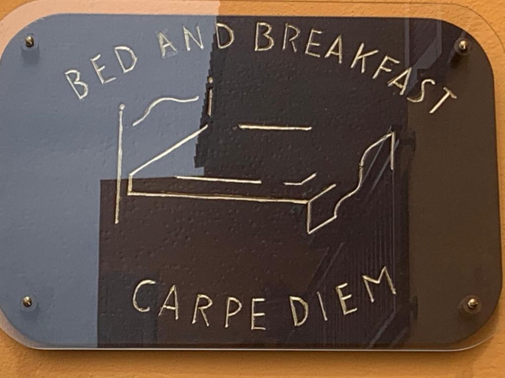 a sign that reads bed and breakfast carpe diem at Carpe Diem in Olbia