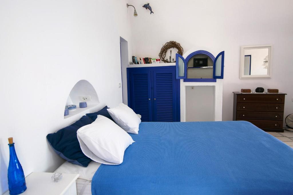 Postel nebo postele na pokoji v ubytování Ifestio Villas Oia