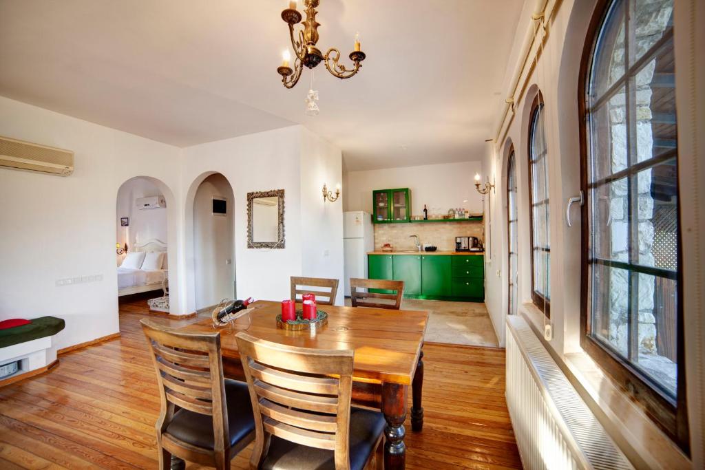 VINIFERA VINEYARDS HOTEL - 15