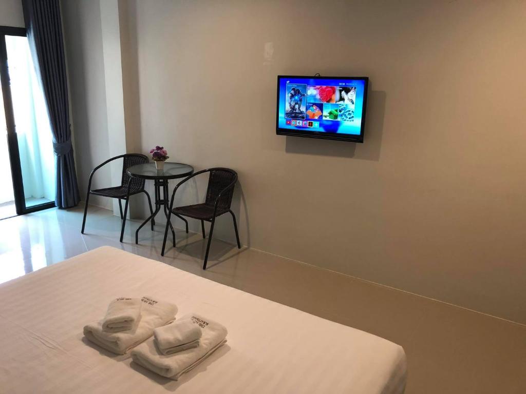 THE HUB SURATTHANl - 19