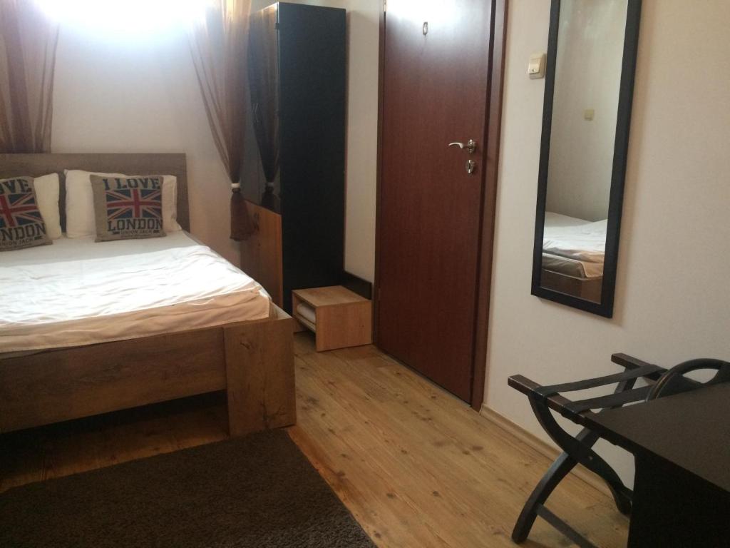Postel nebo postele na pokoji v ubytování Studio Julius Constanta