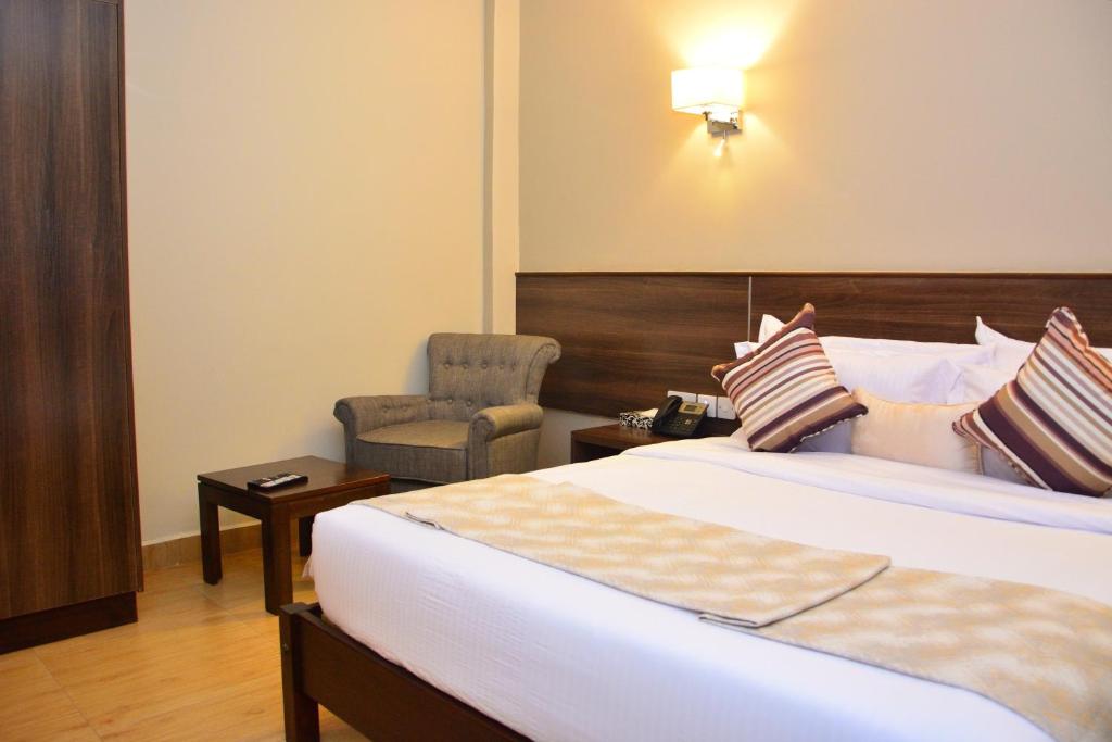 Postel nebo postele na pokoji v ubytování Razana Hotel