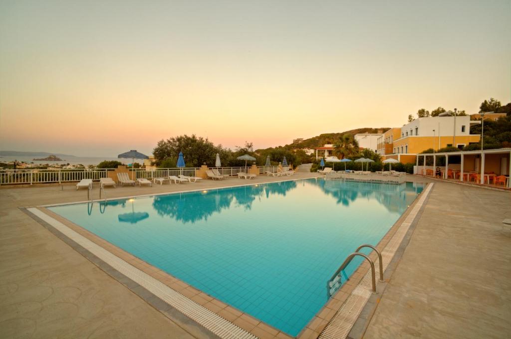 Bazén v ubytování Hermes Hotel nebo v jeho okolí