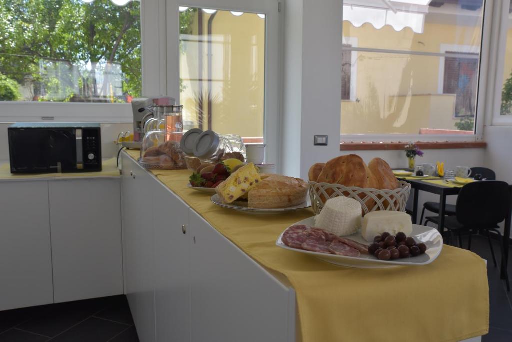 Jedlo v ubytovaní bed & breakfast alebo blízkom okolí