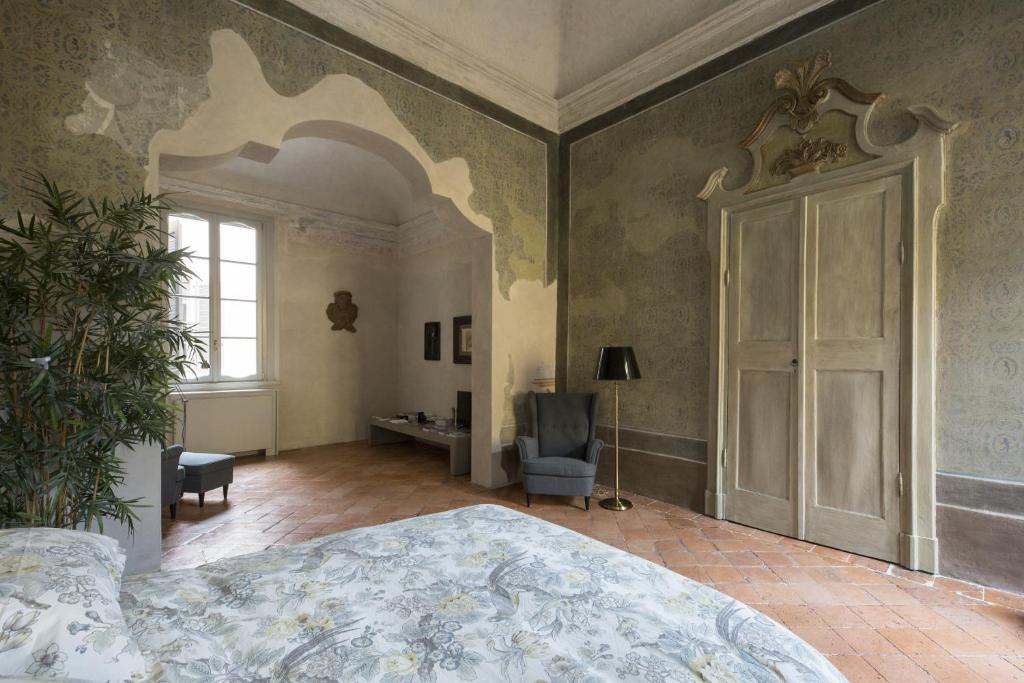 Foto da galeria de Appartamento affrescato 180mq in palazzo del 600 a Mantova em Mantova