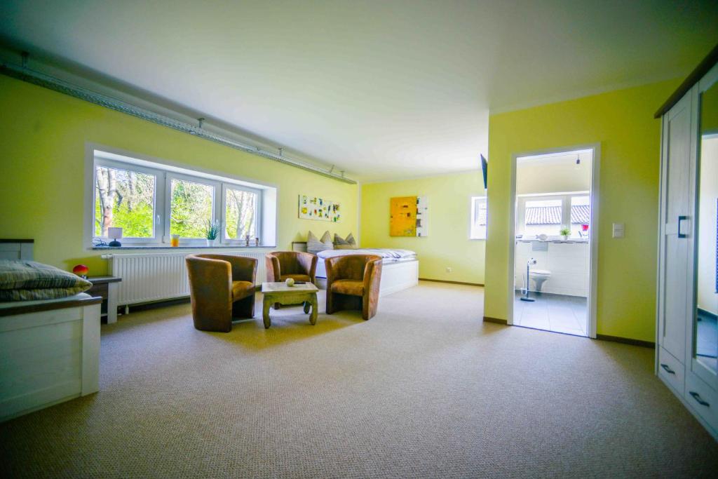 a room with a bed and a table and chairs at Winckelmann-Loft in Seehausen