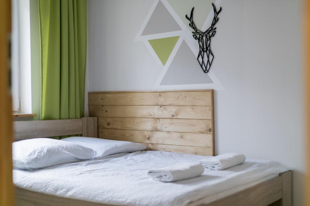 Posteľ alebo postele v izbe v ubytovaní Apartamenty Przylesie