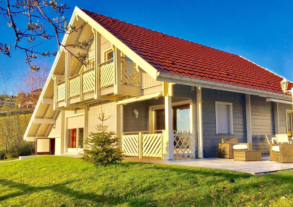 Gallery image of Chalet Le Flocon Bleu - Mauselaine avec vue sur le Lac de Gérardmer in Gérardmer