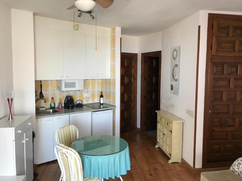 Kuchyň nebo kuchyňský kout v ubytování Palm Beach 8th - La Carihuela