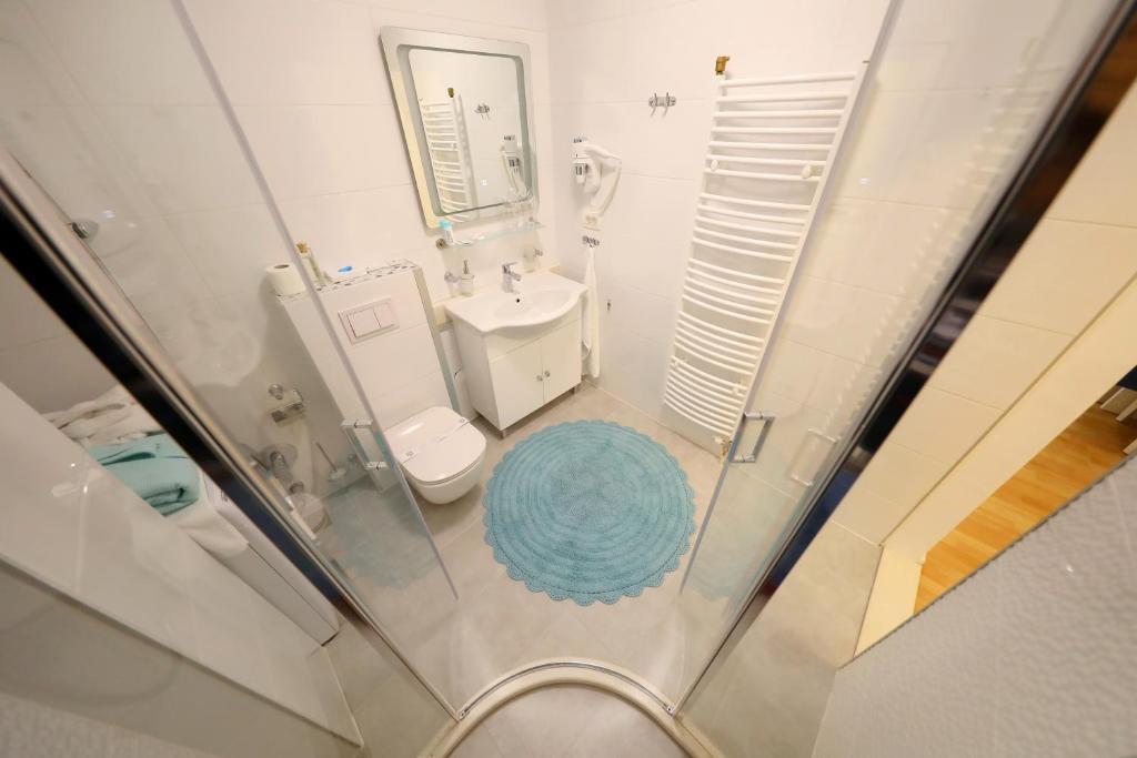 Koupelna v ubytování Rosita Deluxe Rooms