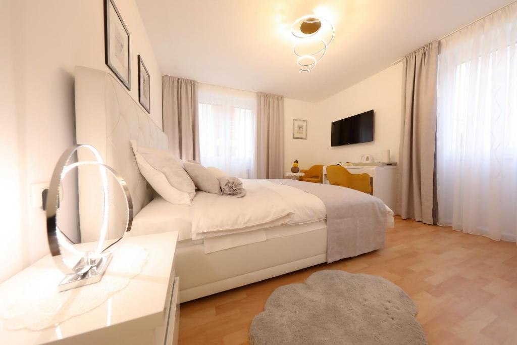 Postel nebo postele na pokoji v ubytování Rosita Deluxe Rooms