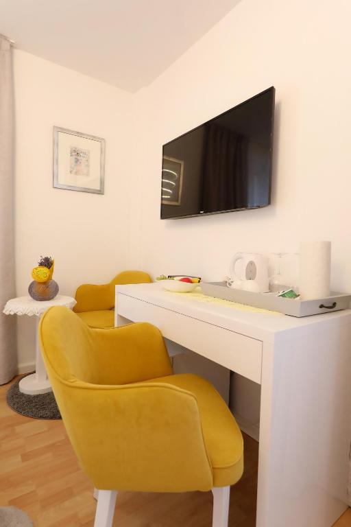 TV a/nebo společenská místnost v ubytování Rosita Deluxe Rooms