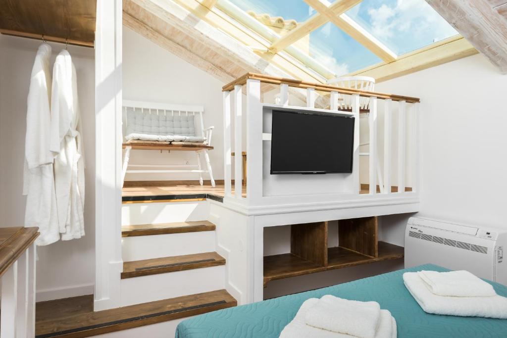 Sky Loft Corfu Old Town Apartments - 11