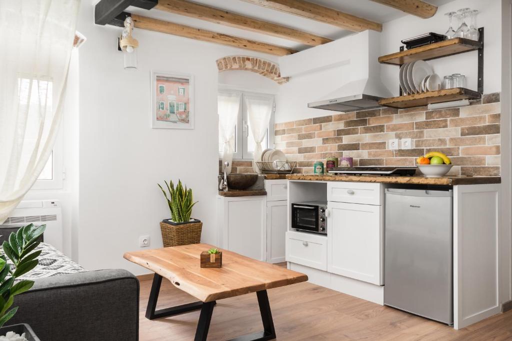 Sky Loft Corfu Old Town Apartments - 16