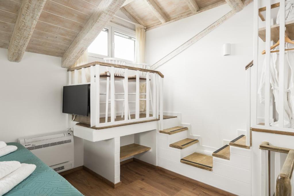 Sky Loft Corfu Old Town Apartments - 3