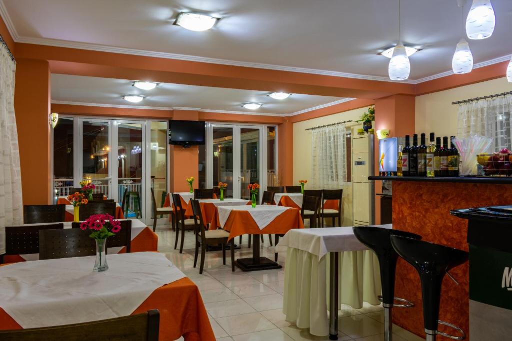 Restaurant o un lloc per menjar a Zante Pantheon Hotel
