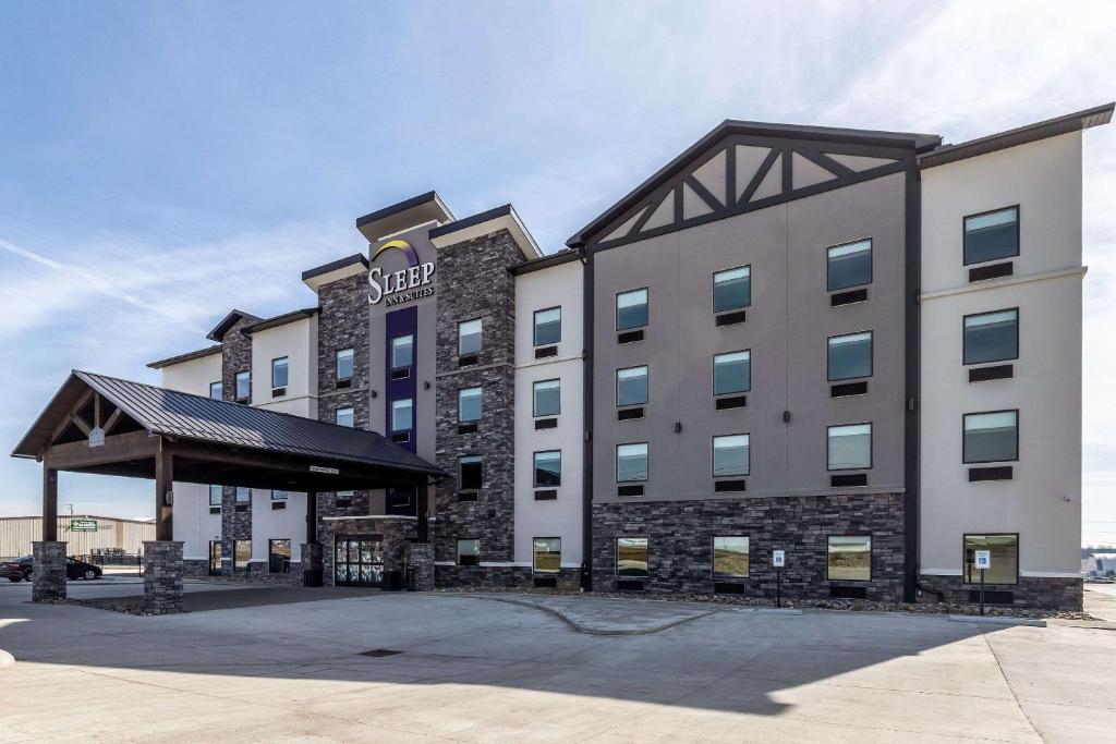 ミラーズバーグにあるSleep Inn & Suites Mt. Hope near Auction & Event Centerの表記のホテルの表記