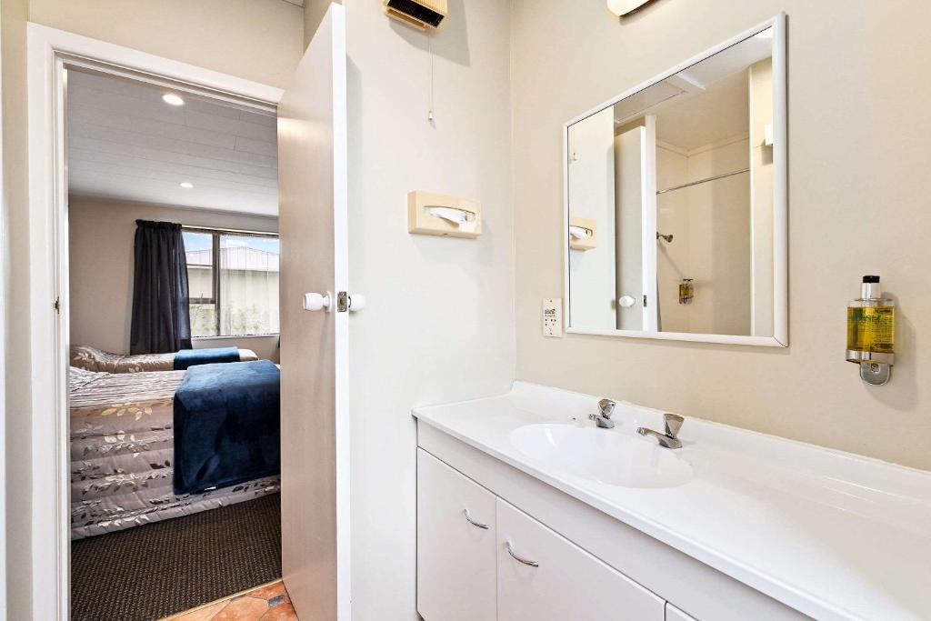 Econo Lodge Canterbury Court Motel - Resim 7