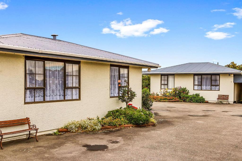 Econo Lodge Canterbury Court Motel - Resim 24