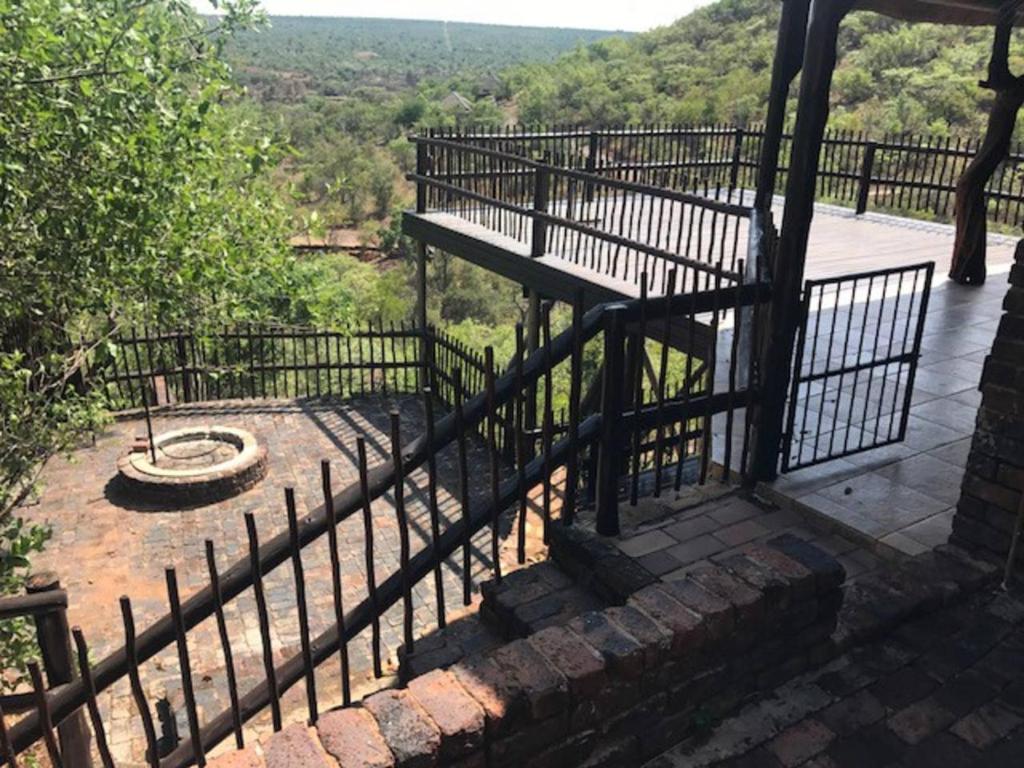 Tswene Lodge Mabalingwe - Housity
